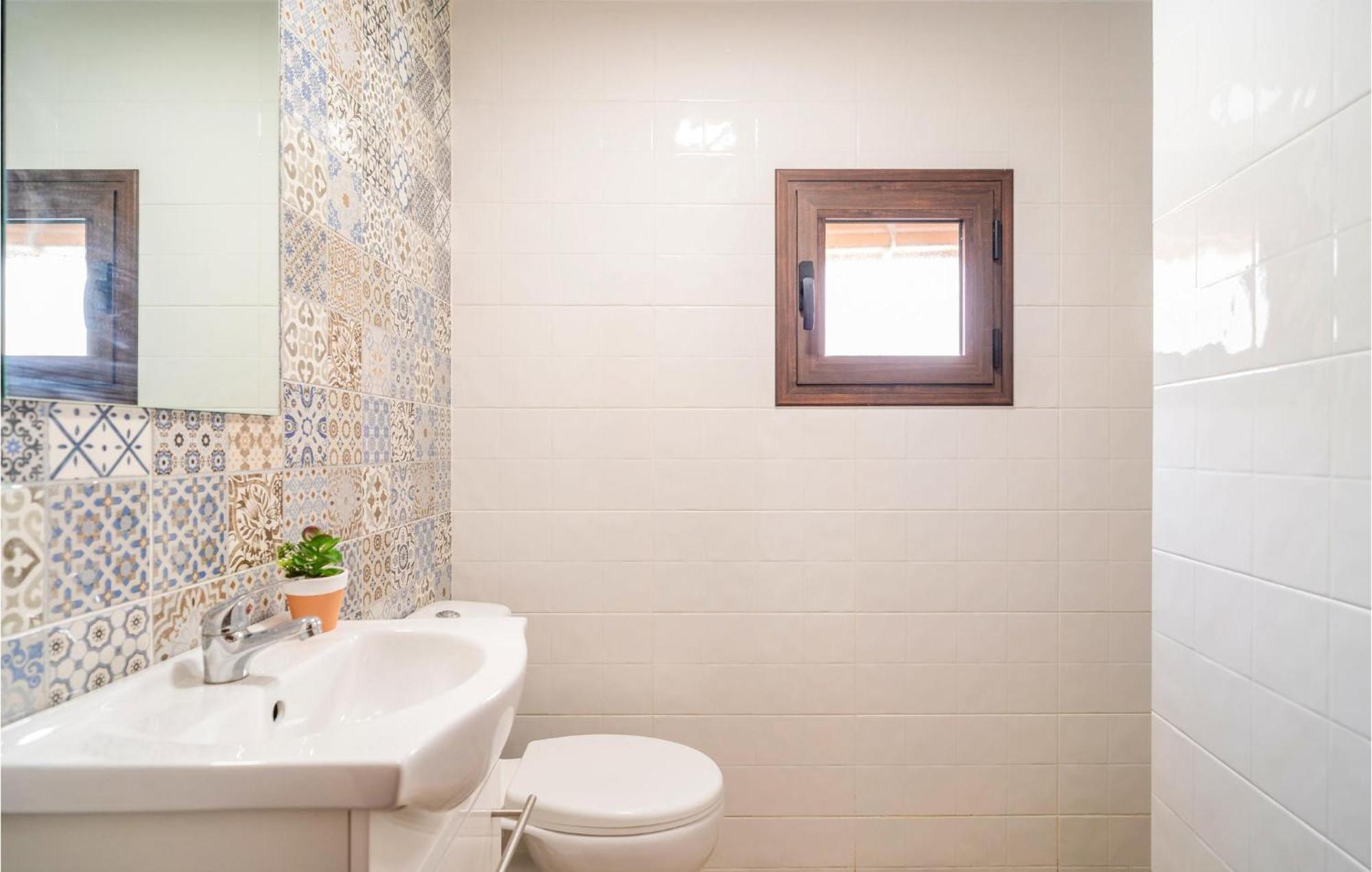 Stunning Apartment In Ubrique With Kitchenette Dış mekan fotoğraf